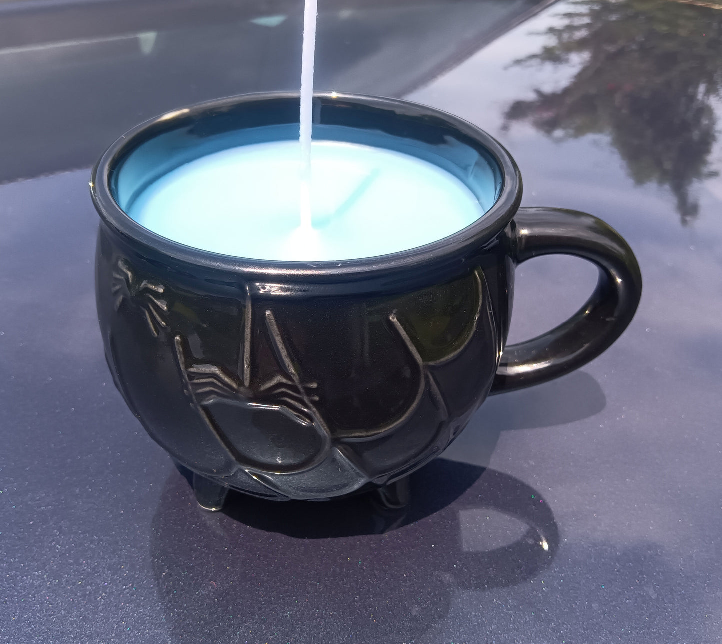 Spider's Kiss 12-Ounce Halloween Cauldron Candle-Mug