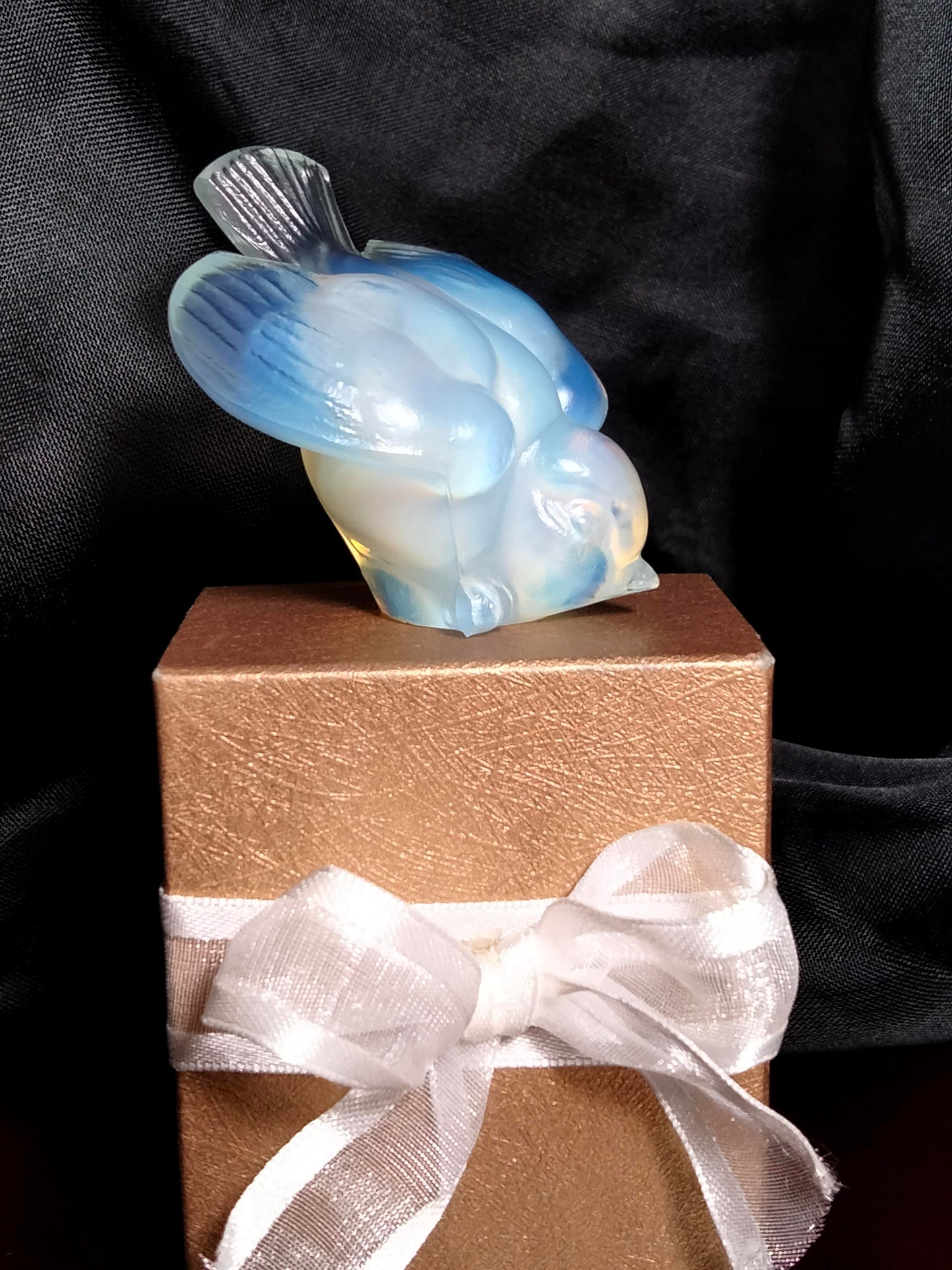 Sabino Art Glass Opalescent Small Feeding Bird - "Oiseau Picotant"