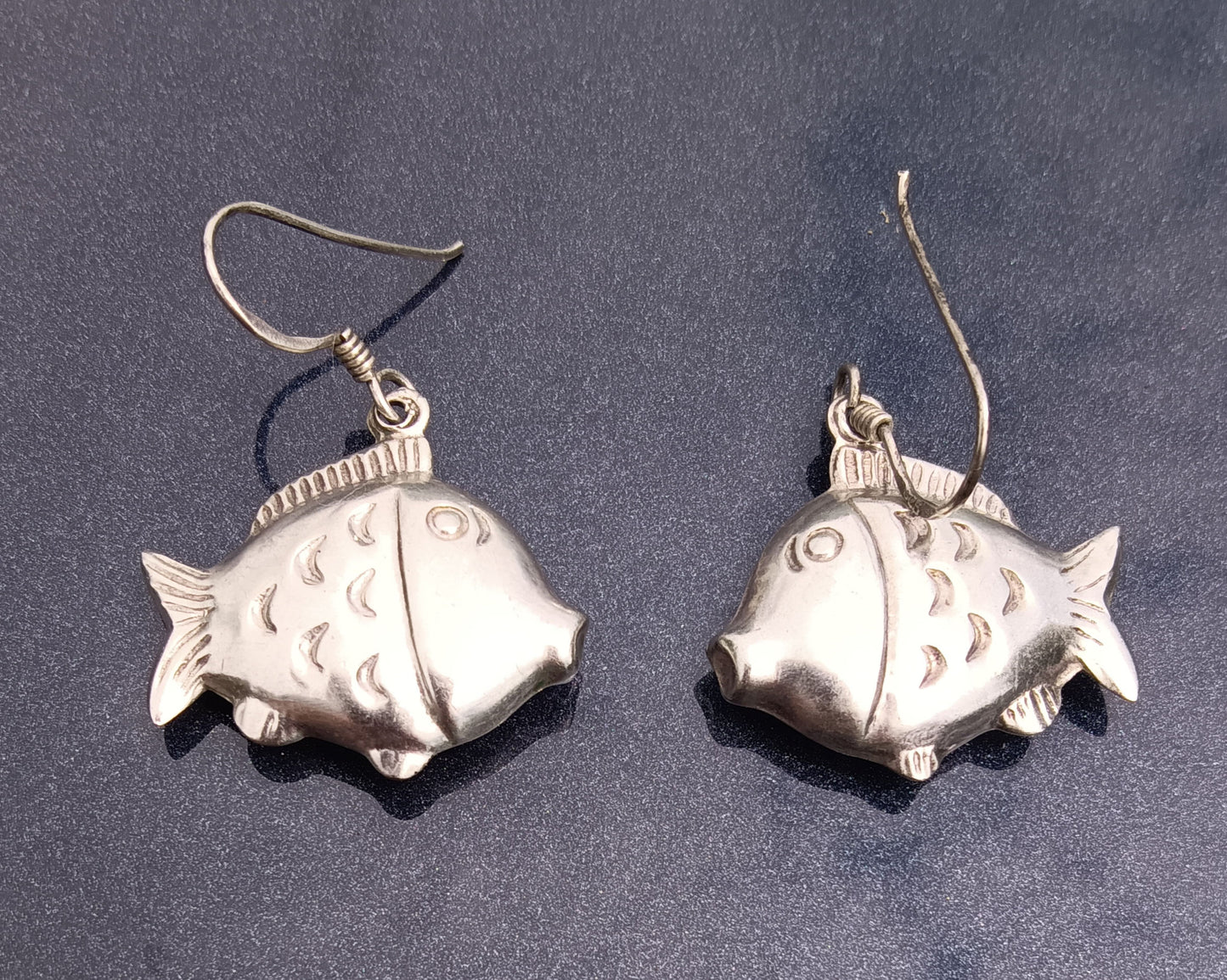 VTG 925 Sterling Silver Dangle Puffy/Kissy Fish Earrings