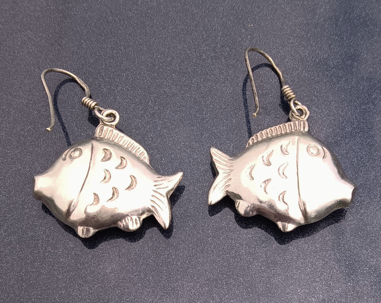 VTG 925 Sterling Silver Dangle Puffy/Kissy Fish Earrings