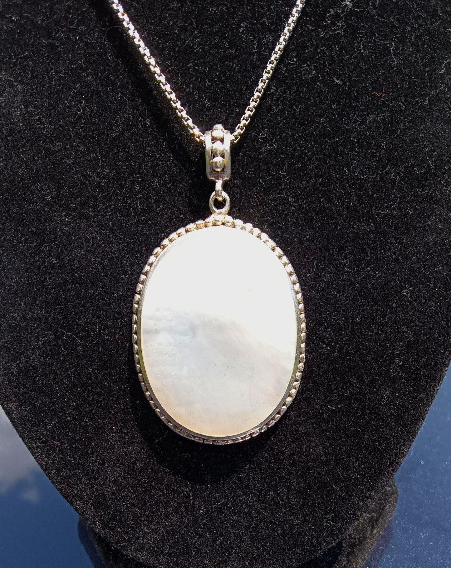 Mother of Pearl Oval Pendant Necklace