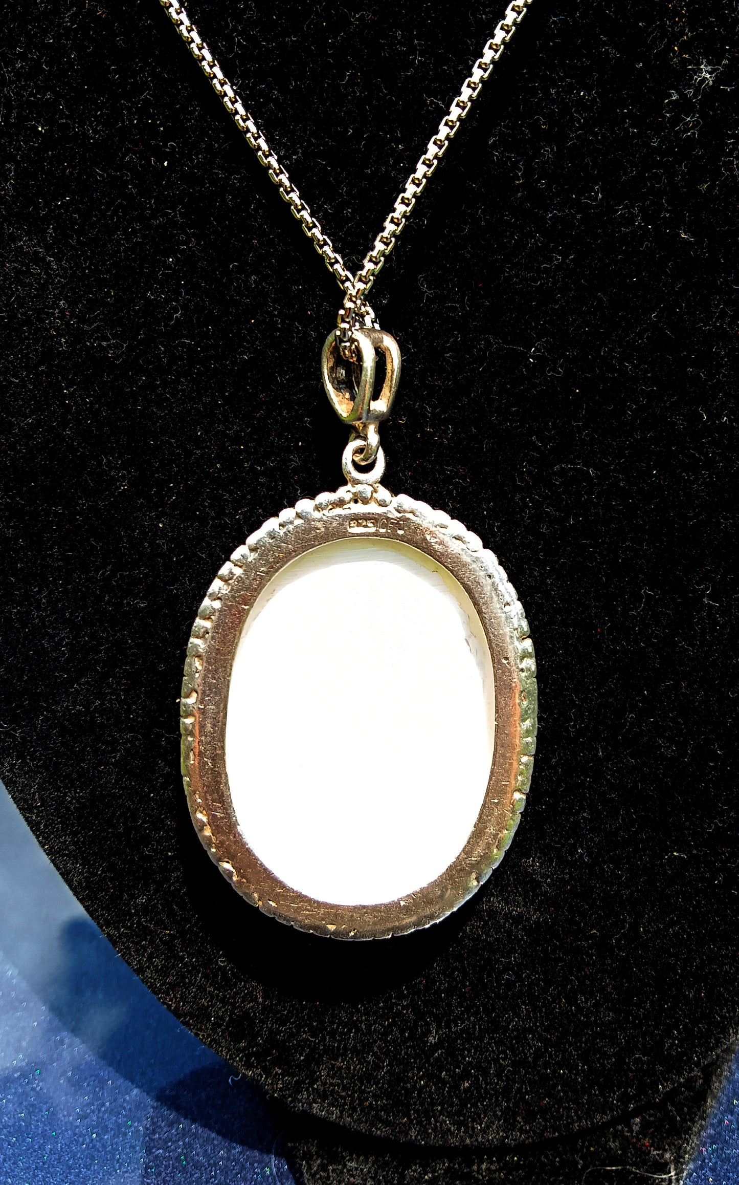 Mother of Pearl Oval Pendant Necklace