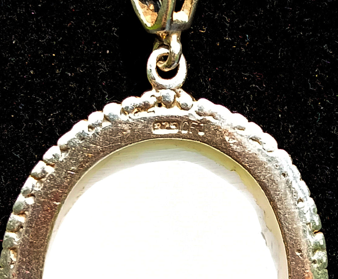 Mother of Pearl Oval Pendant Necklace