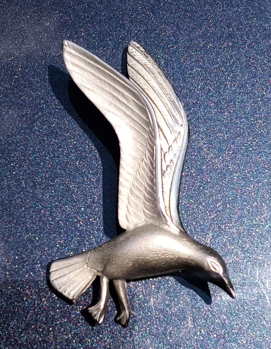 Signed Giovanni Silver Finish Figural Bird or Seagull in Flight Brooch