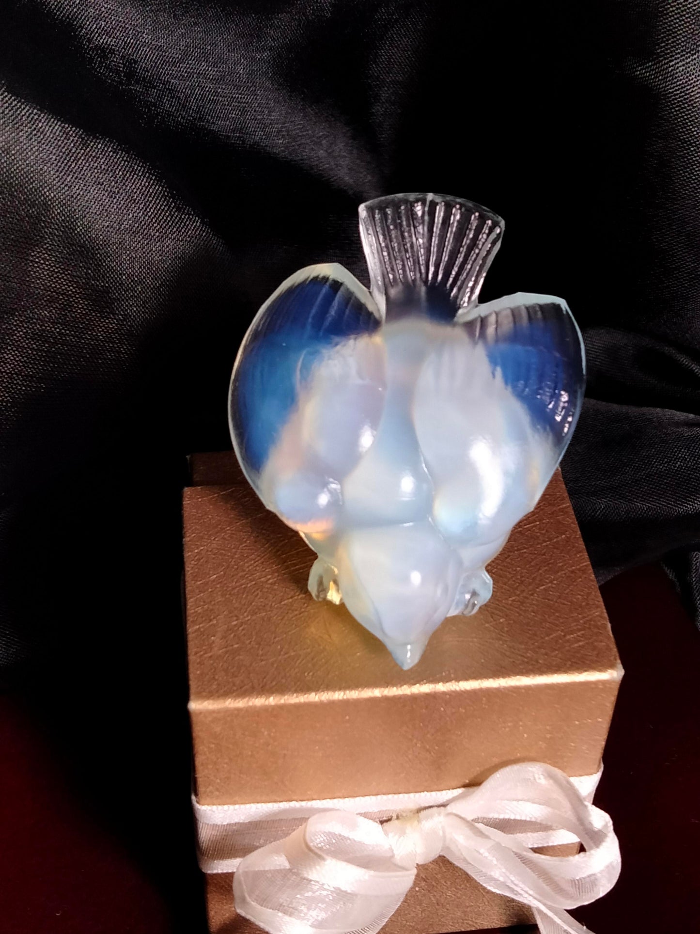 Sabino Art Glass Opalescent Small Feeding Bird - "Oiseau Picotant"